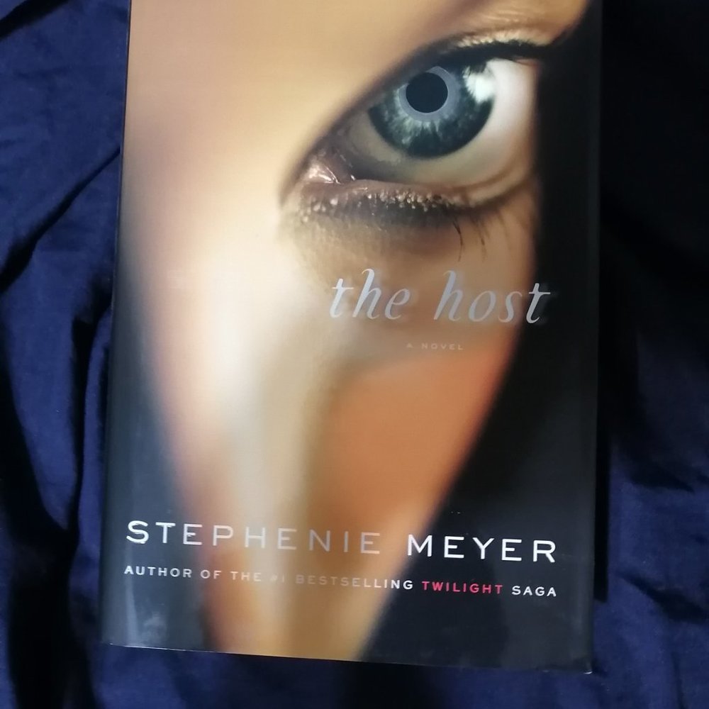 The Host: A Novel Hardcover – May 6 2008